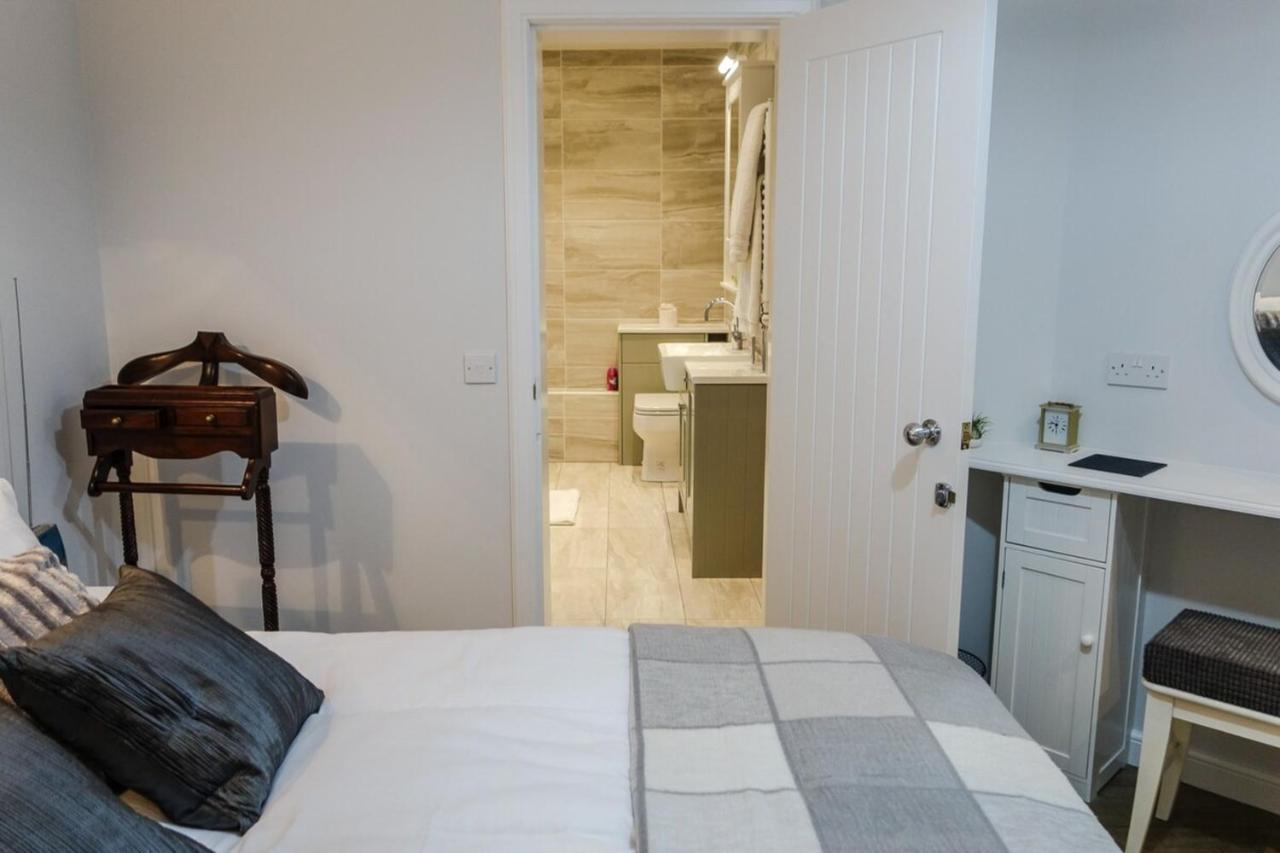 Quiet Ground Floor Mews Flat And Parking Apartment Edinburgh Bagian luar foto