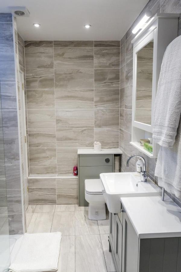 Quiet Ground Floor Mews Flat And Parking Apartment Edinburgh Bagian luar foto