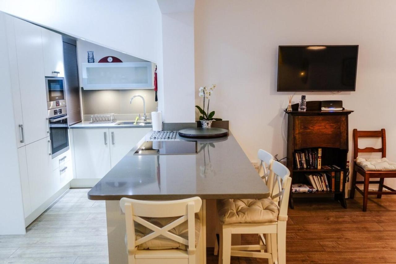 Quiet Ground Floor Mews Flat And Parking Apartment Edinburgh Bagian luar foto