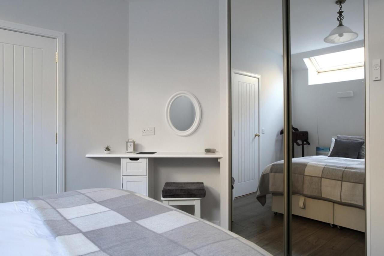 Quiet Ground Floor Mews Flat And Parking Apartment Edinburgh Bagian luar foto